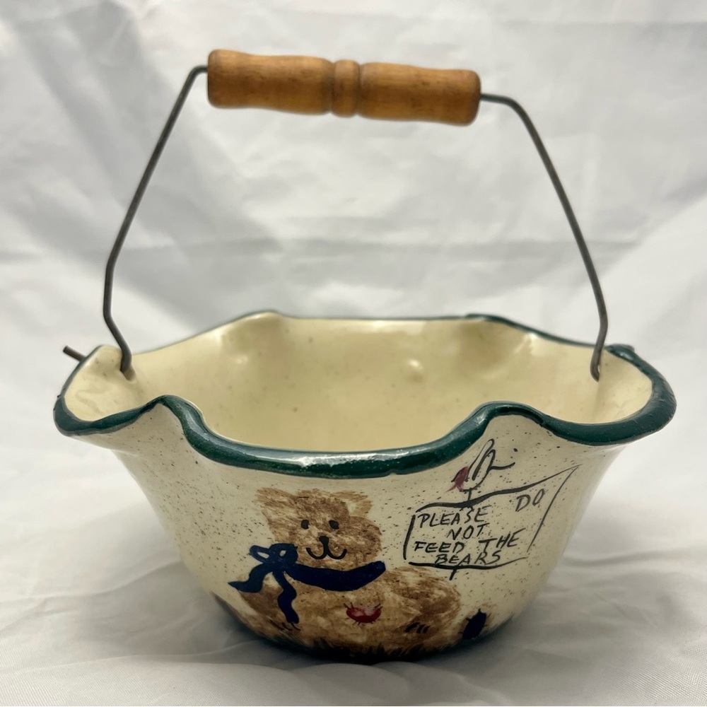 Heart And Soul Pottery Basket Searcy Arkansas, Don’t Feed the Bears, Vintage EUC